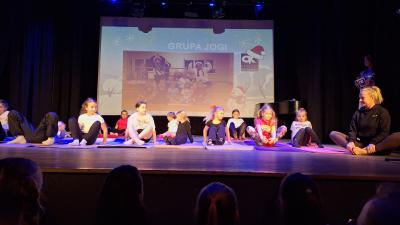 10 CHRISTMAS DANCE SHOW